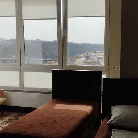 Rooms With Fortetsya View 2 คาเมียเนตส์-โปดิลสกี ภายนอก รูปภาพ