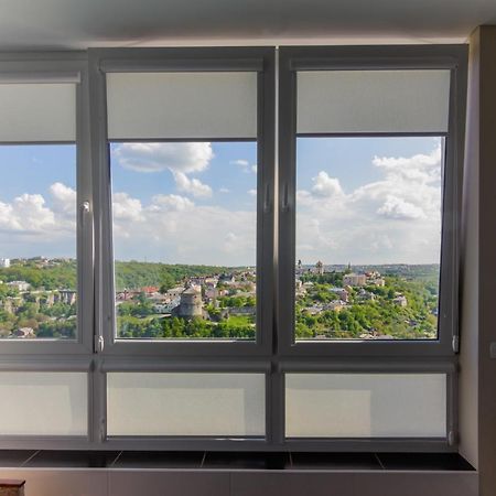 Rooms With Fortetsya View 2 คาเมียเนตส์-โปดิลสกี ภายนอก รูปภาพ