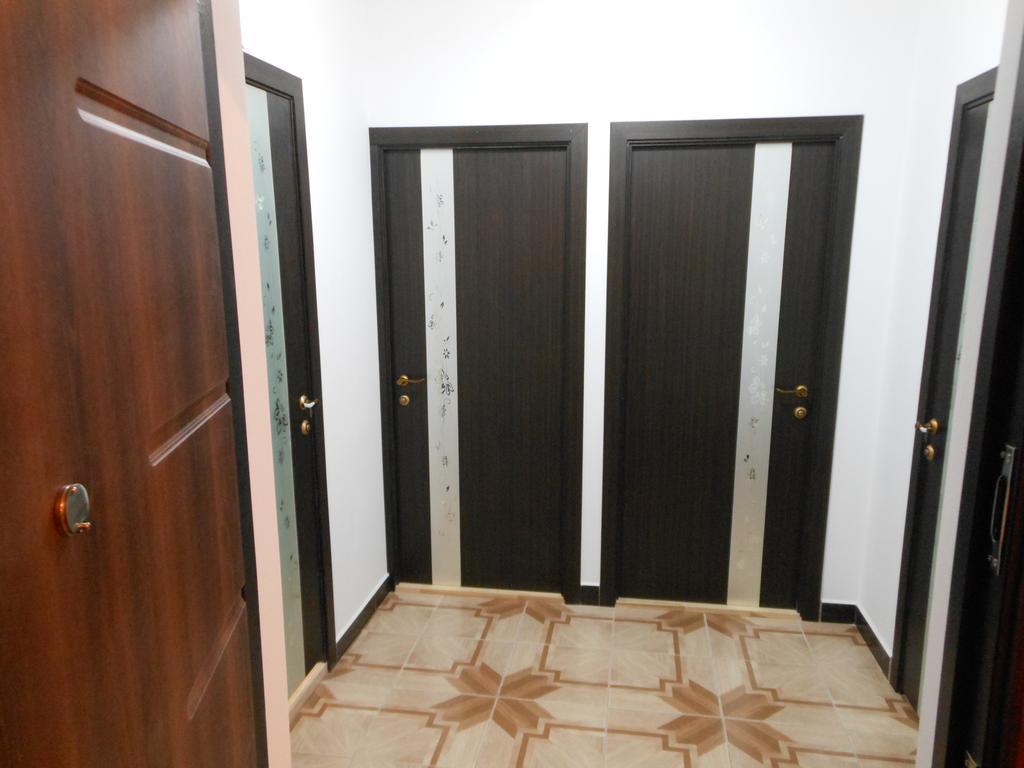 Rooms With Fortetsya View 2 คาเมียเนตส์-โปดิลสกี ภายนอก รูปภาพ