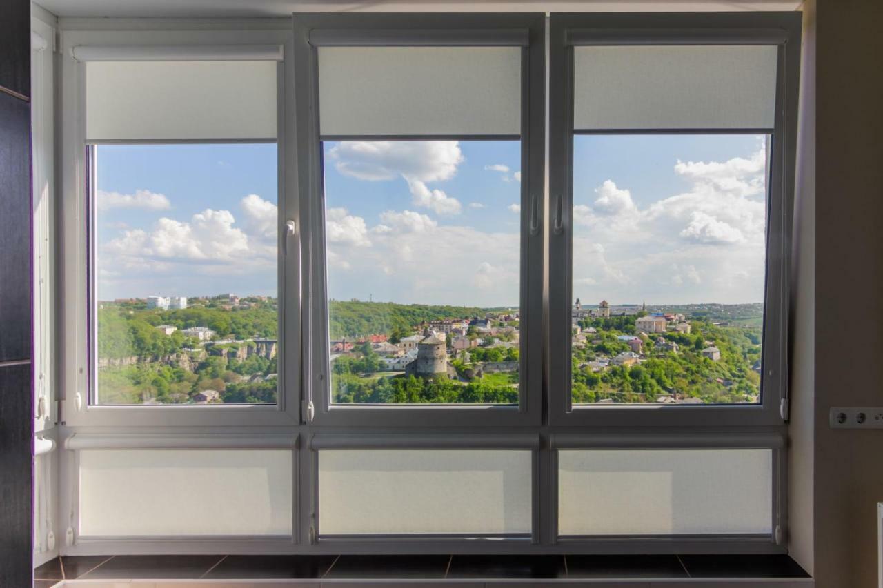 Rooms With Fortetsya View 2 คาเมียเนตส์-โปดิลสกี ภายนอก รูปภาพ