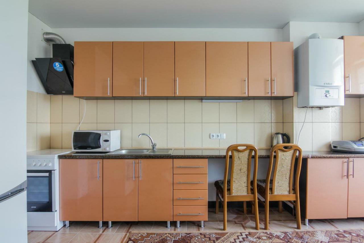 Rooms With Fortetsya View 2 คาเมียเนตส์-โปดิลสกี ภายนอก รูปภาพ