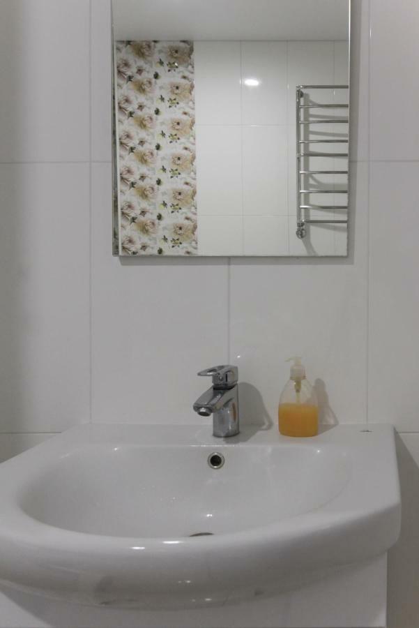 Rooms With Fortetsya View 2 คาเมียเนตส์-โปดิลสกี ภายนอก รูปภาพ