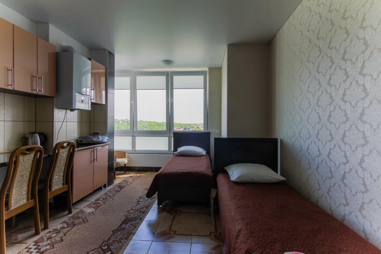 Rooms With Fortetsya View 2 คาเมียเนตส์-โปดิลสกี ภายนอก รูปภาพ