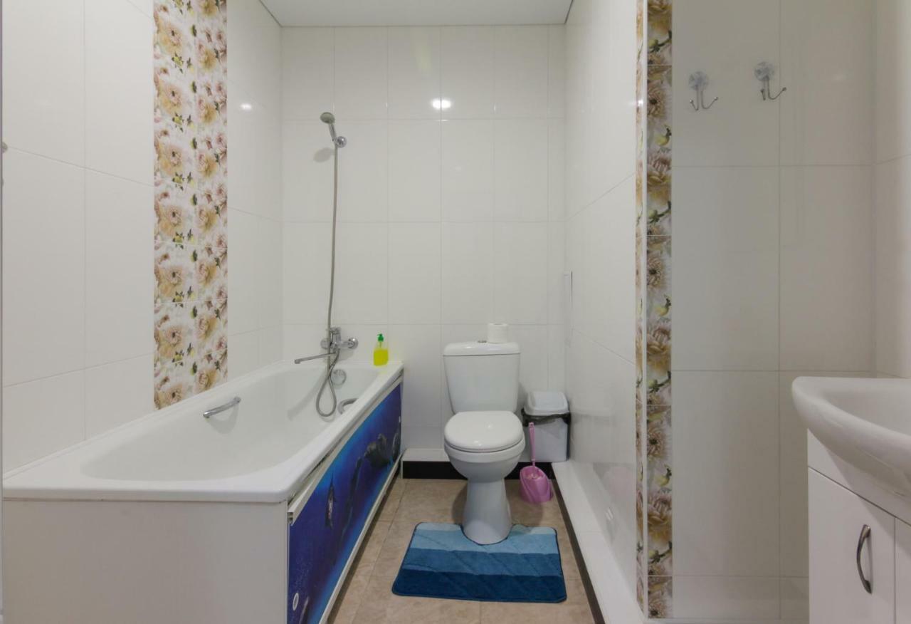 Rooms With Fortetsya View 2 คาเมียเนตส์-โปดิลสกี ภายนอก รูปภาพ
