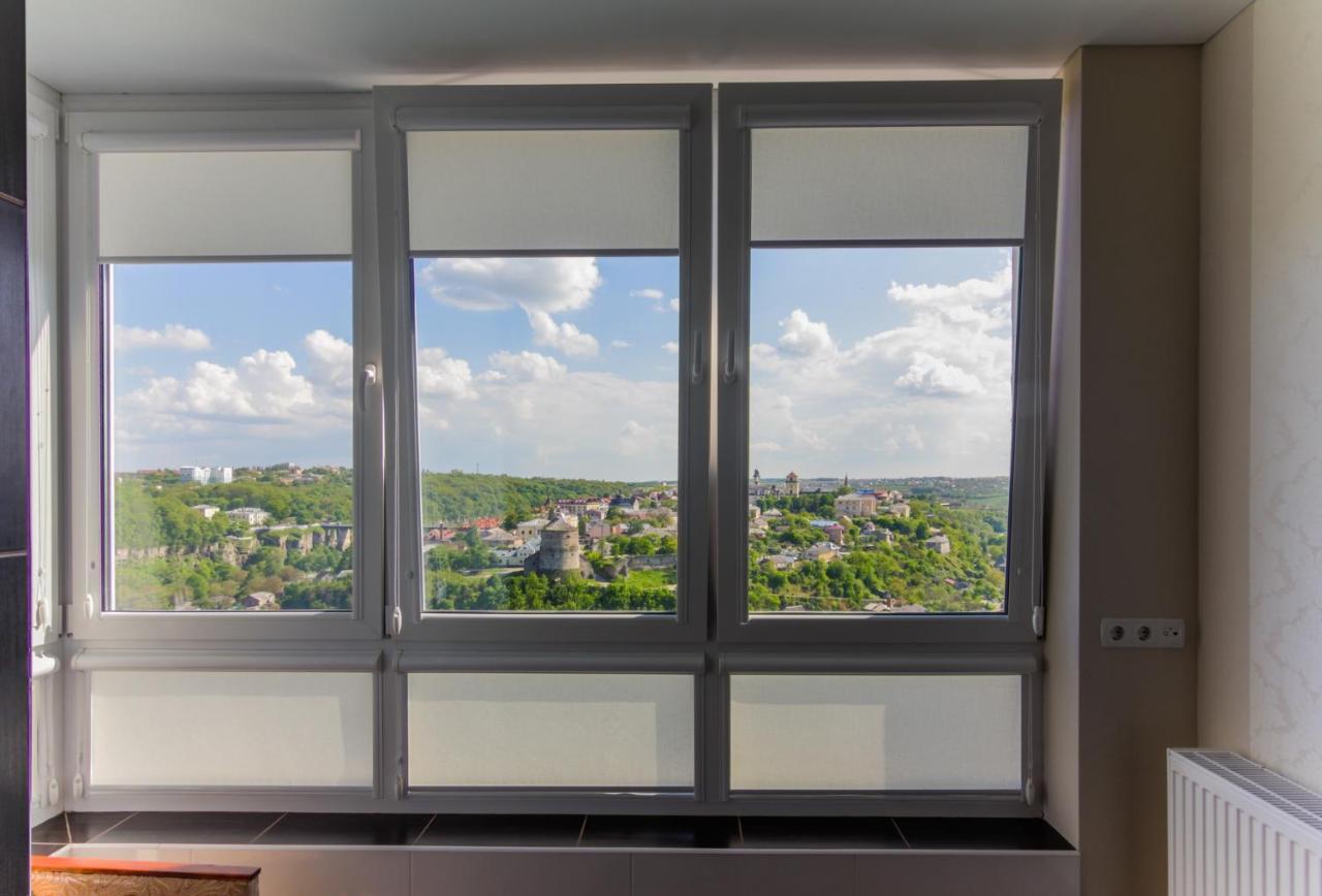 Rooms With Fortetsya View 2 คาเมียเนตส์-โปดิลสกี ภายนอก รูปภาพ